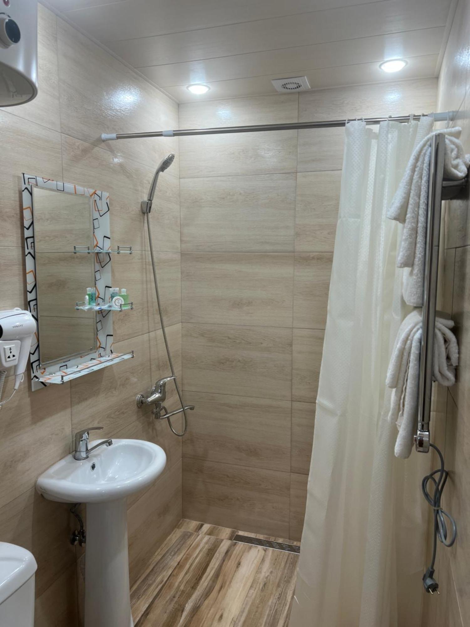 Maru House Hotel Дилиян Екстериор снимка
