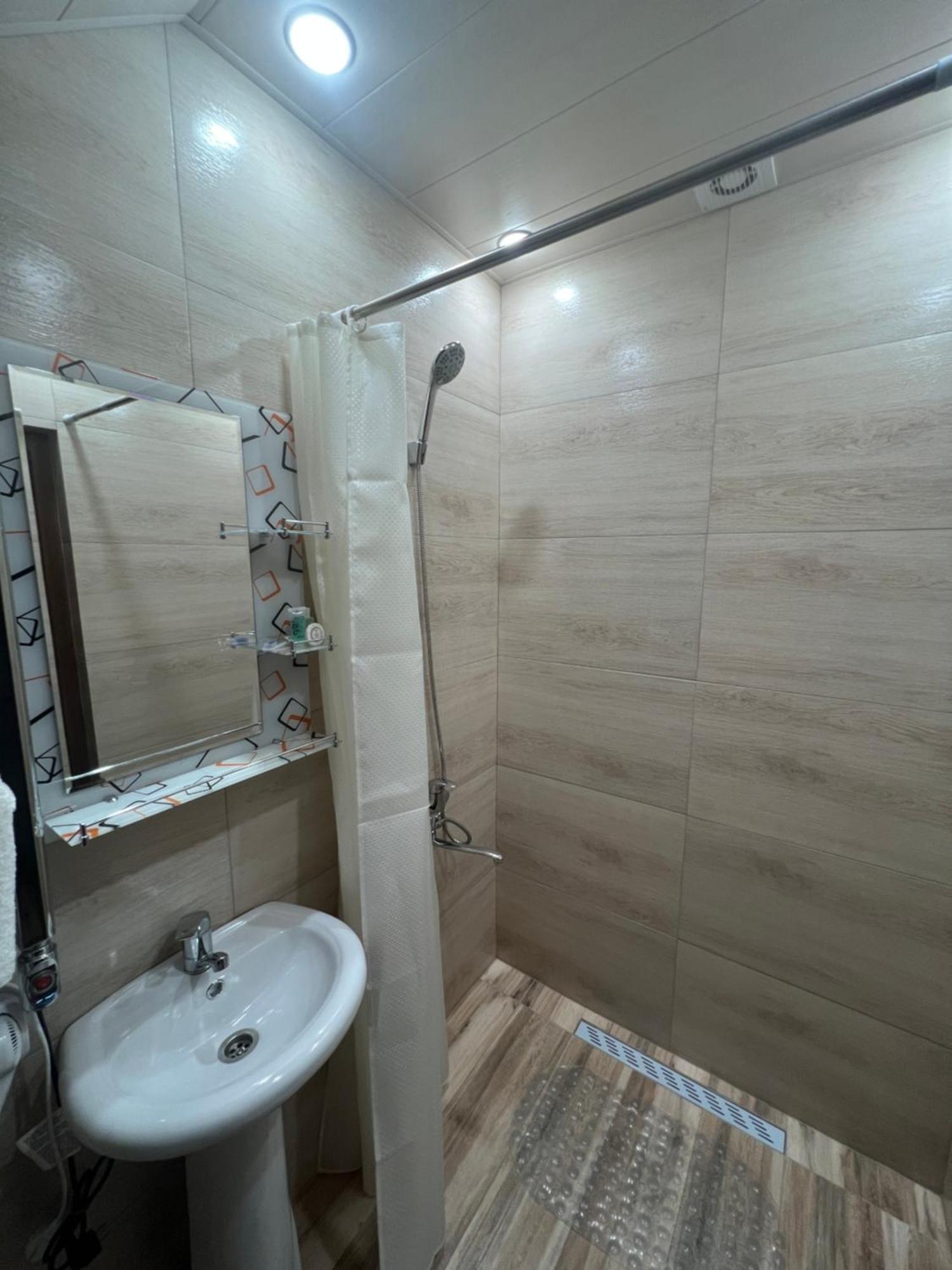 Maru House Hotel Дилиян Екстериор снимка