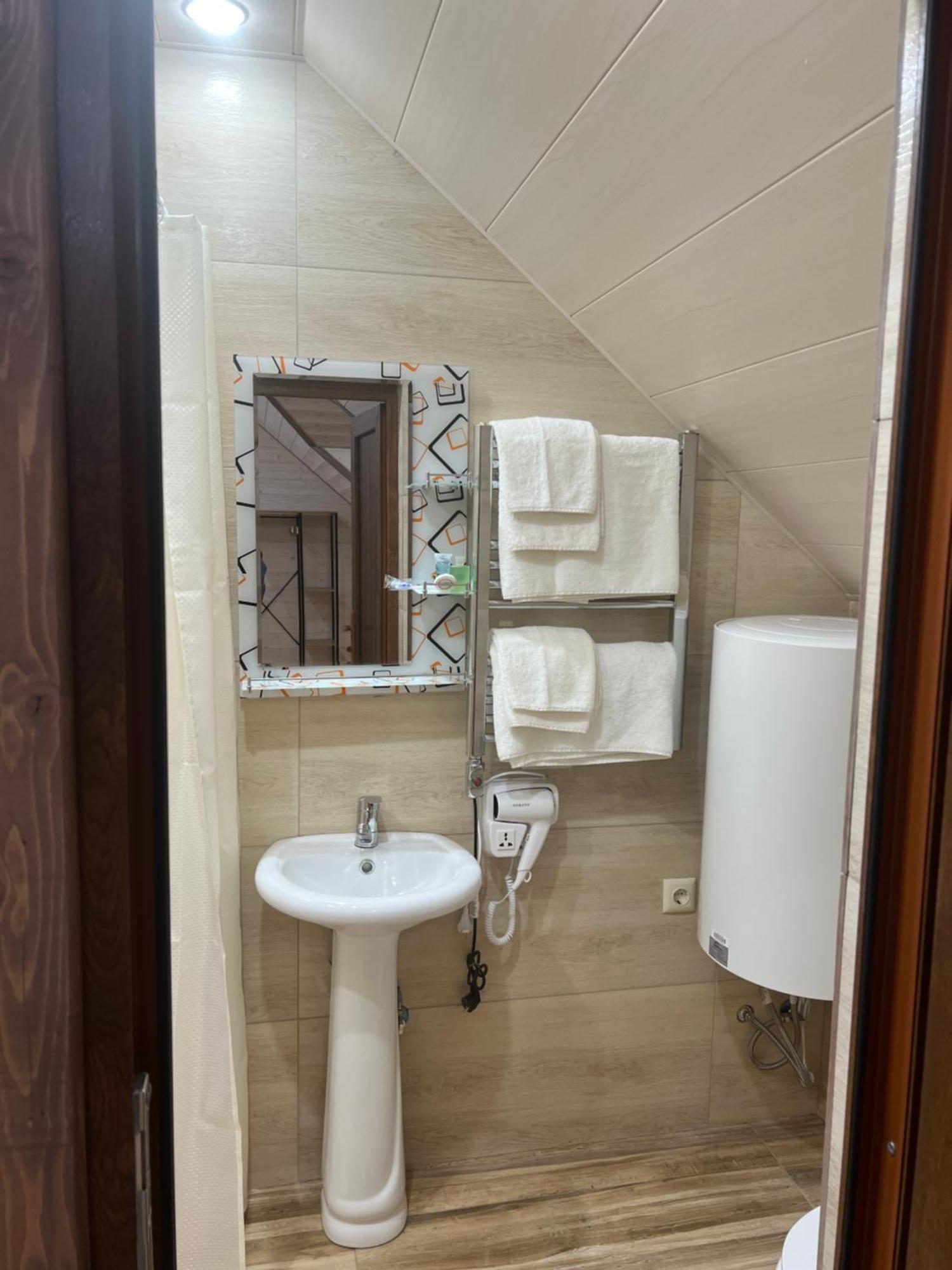 Maru House Hotel Дилиян Екстериор снимка