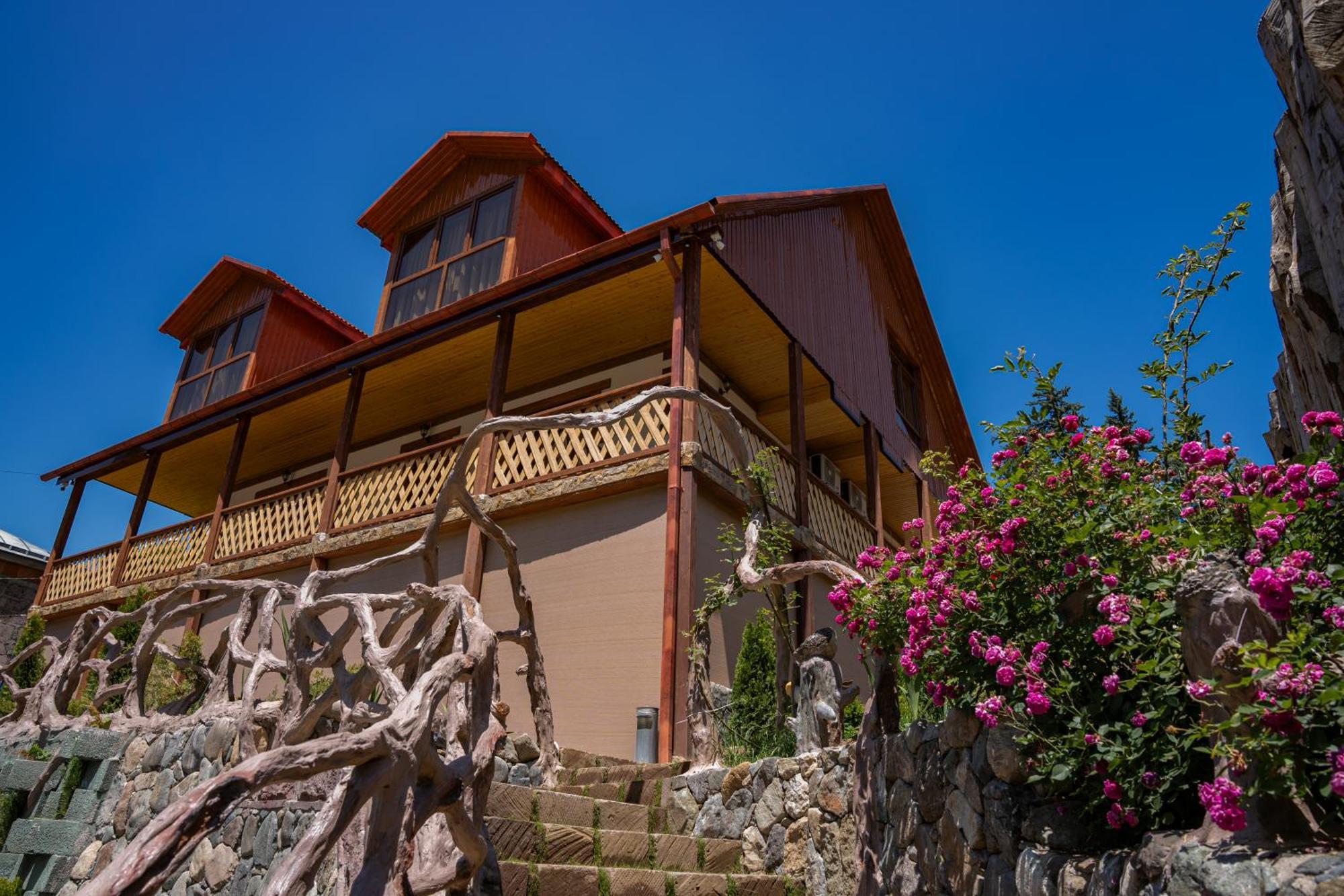 Maru House Hotel Дилиян Екстериор снимка